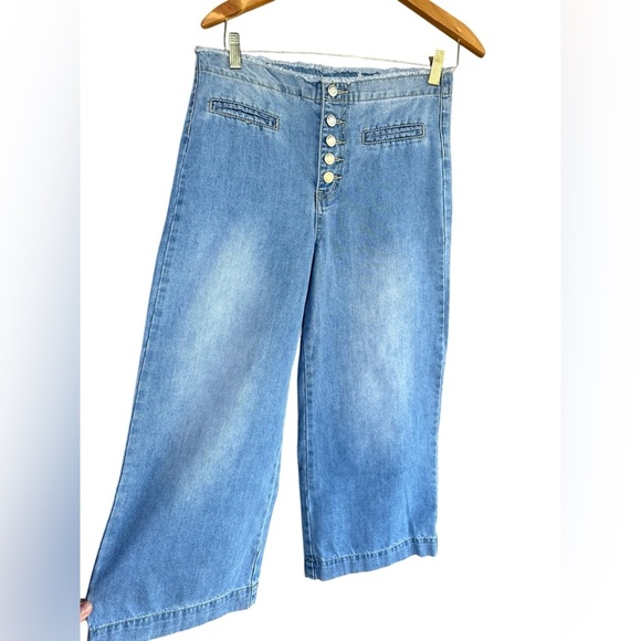 Gianni Bini Catie Light Wash Button Fly Wide Leg Frayed Waist Size Small Cropped - Picture 2 of 4